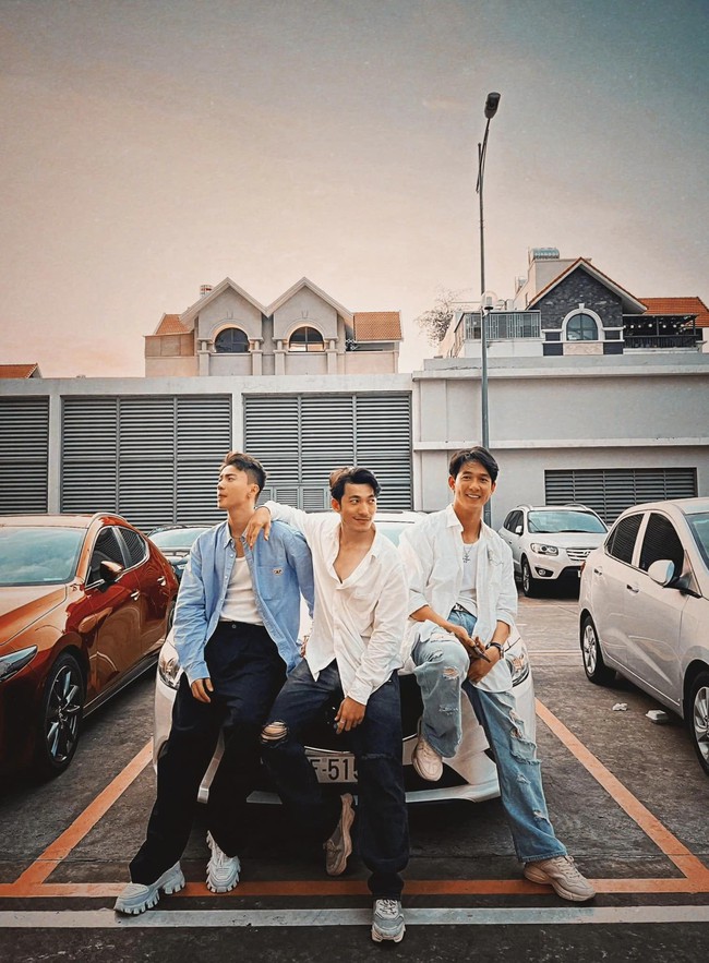 'Phát sốt' với khoảnh khắc tụ họp của bộ ba sao nam đẹp trai đình đám làng giải trí Việt  - Ảnh 1.