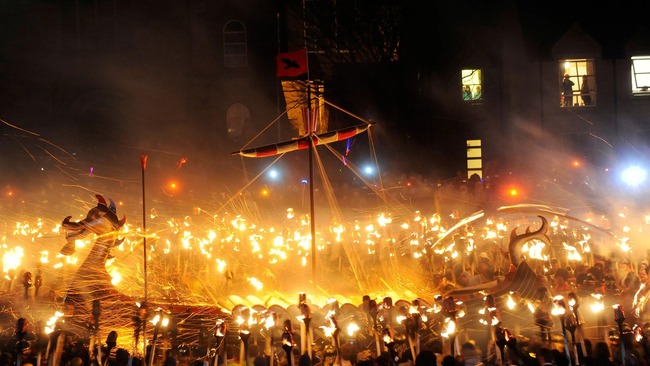 Thay đổi lịch sử trong 'lễ hội lửa' lớn nhất Châu Âu - Ảnh 1.
