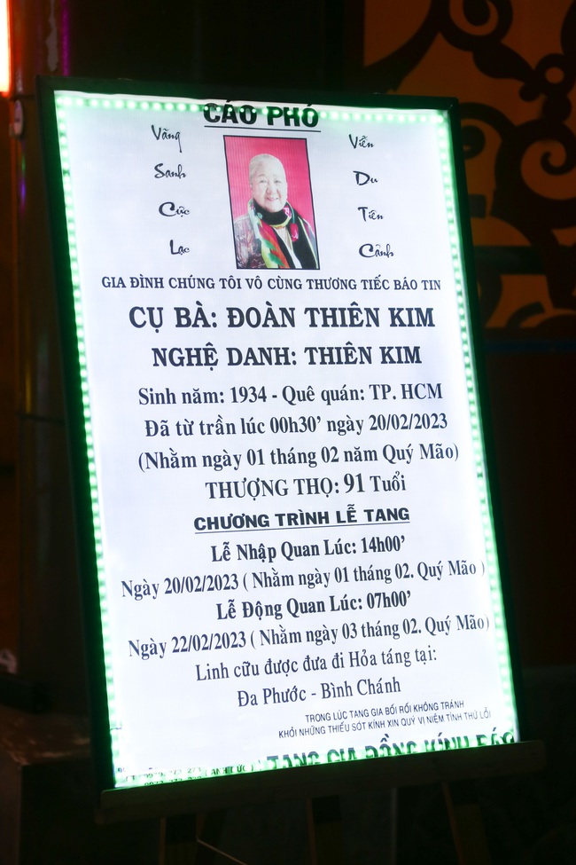 Các con túc trực tang lễ, Mỹ Tâm và dàn sao Việt thương tiếc cố NS Thiên Kim - Ảnh 13.