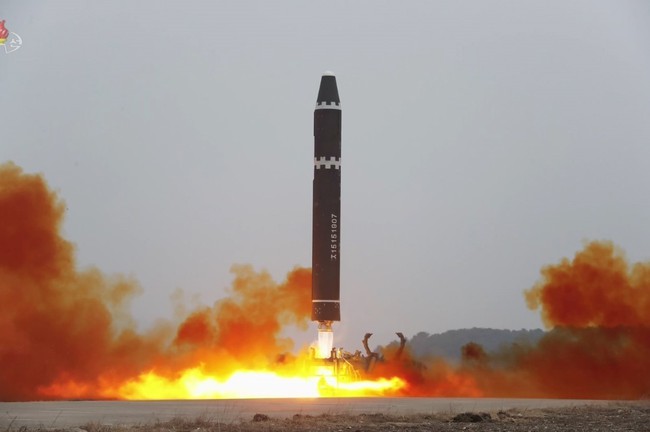 Triều Tiên xác nhận phóng thử tên lửa - Ảnh 1.