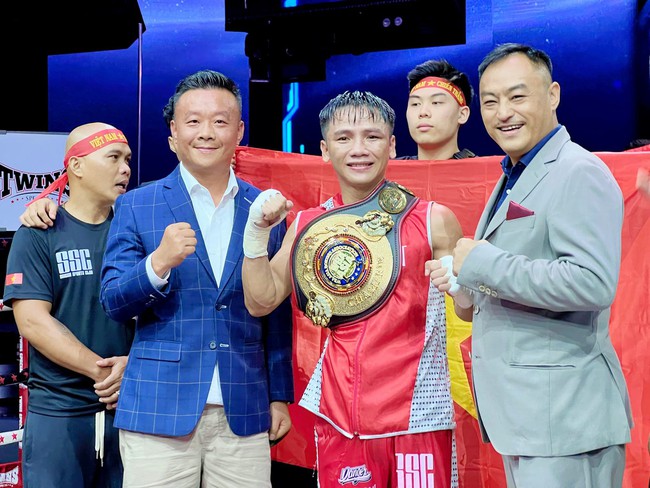 Trương Đình Hoàng, Lê Hữu Toàn làm dậy sóng boxing Việt Nam bằng đai WBA châu Á - Ảnh 2.