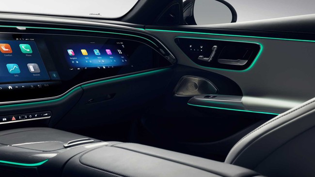 Mercedes-Benz công bố sớm nội thất E-Class mới với màn hình khổng lồ, TikTok và camera selfie mặc định - Ảnh 7.