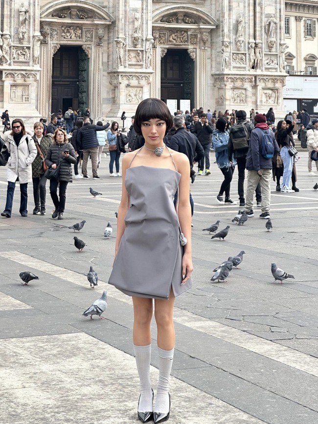 Milan Fashion Week: Châu Bùi cắt tóc 'bát úp' ngồi front row, Somi - Thái Tử Khôn tạo 'bão visual' - Ảnh 3.