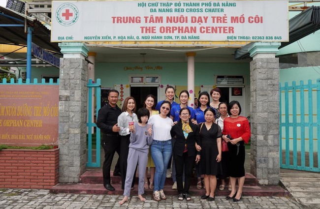 Hoa hậu Ban Mai thăm Trung tâm nuôi dạy trẻ mồ côi tại Đà Nẵng - Ảnh 1.