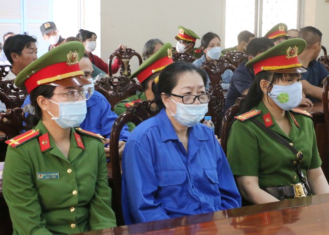 Trả hồ sơ, điều tra bổ sung vụ Nguyễn Thị Kim Hạnh cùng 24 đồng phạm buôn lậu 51 kg vàng - Ảnh 2.