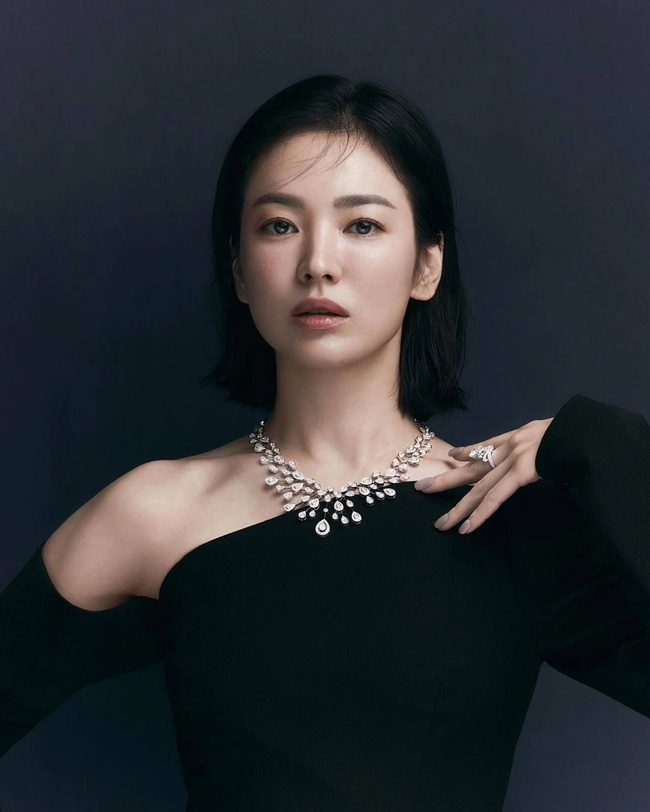 (Bài đăng thứ 7) Song Hye Kyo ám ảnh với Fendi và Chaumet nhưng cũng thích giản dị và ủng hộ các thương hiệu Hàn Quốc - Ảnh 13.