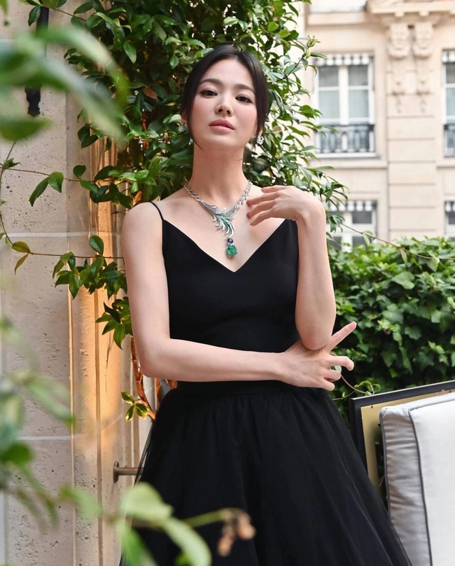 (Bài đăng thứ 7) Song Hye Kyo ám ảnh với Fendi và Chaumet nhưng cũng thích giản dị và ủng hộ các thương hiệu Hàn Quốc - Ảnh 10.