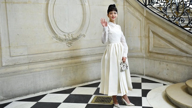 HOT: Jisoo 'đánh sập' web bán tạp chí Vogue, khiến váy 130 triệu của Dior của 'bốc hơi' trong nửa nốt nhạc! - Ảnh 9.