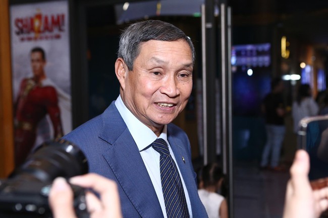 Huỳnh Như cuốn hút, Tiến Linh lịch lãm trên thảm đỏ Quả bóng vàng Việt Nam 2022 - Ảnh 7.