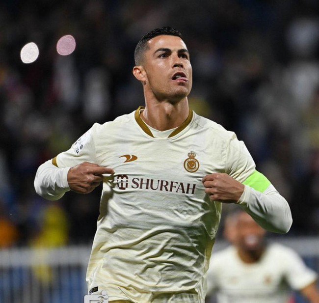 Ronaldo lại bùng nổ với hat-trick, thiết lập kỷ lục không tưởng ở tuổi 38 - Ảnh 2.