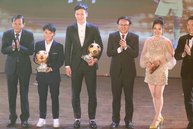 Huỳnh Như thiết lập kỉ lục mới trong lịch sử bóng đá nữ, Văn Quyết giành QBV Việt Nam 2022 - Ảnh 3.