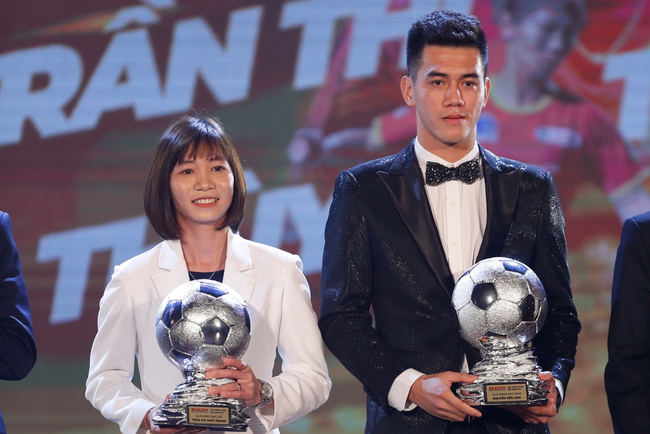 Huỳnh Như xứng đáng, Văn Quyết gây tranh cãi với Quả bóng vàng Việt Nam 2022 - Ảnh 2.