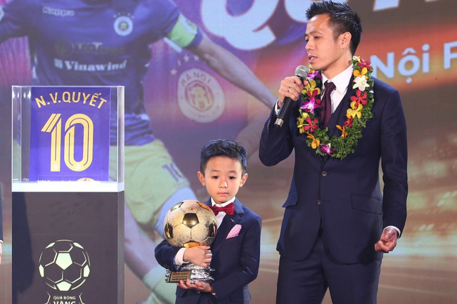 Huỳnh Như xứng đáng, Văn Quyết gây tranh cãi với Quả bóng vàng Việt Nam 2022 - Ảnh 3.
