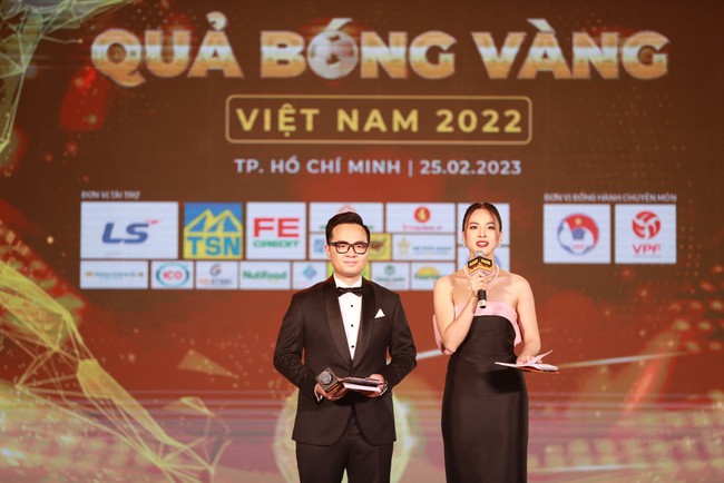 Bất ngờ với nữ MC Gala QBV Việt Nam 2022: Xinh đẹp, duyên dáng và… quyền lực - Ảnh 1.