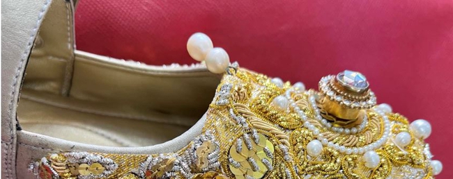 Phát sốt đôi giày đặc biệt mỹ nhân chuyển giới Nong Poy sẽ đi trong hôn lễ: Làm từ vàng, kim cương, mất 2 tháng hoàn thiện - Ảnh 2.