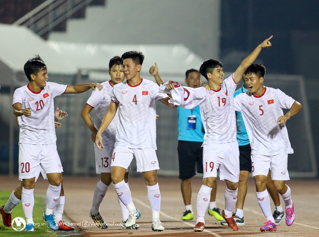 Bóng đá Việt Nam ngày 28/2: HLV U20 Việt Nam hài lòng với buổi tập làm quen sân đấu - Ảnh 5.