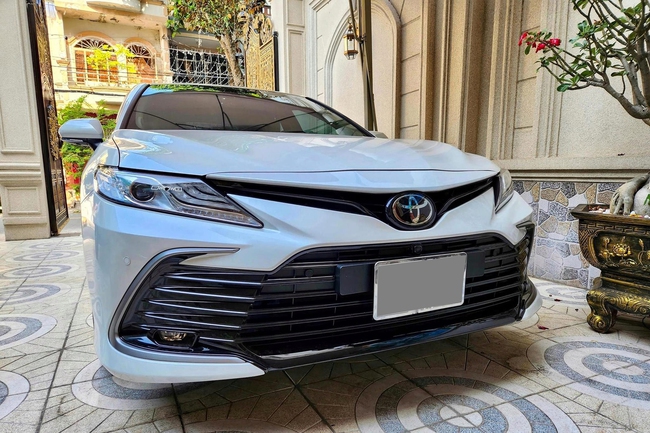 Toyota Camry lăn bánh 1.600 km rao bán gần bằng giá xe mới: CĐM bảo 'mua xe mới cho đẹp', còn được 'mùi xe thơm' - Ảnh 5.