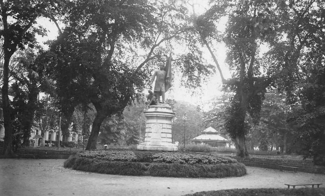 Ảnh = Ký ức = Lịch sử (kỳ 61): Những tượng đài đầu tiên ở Hà Nội - Ảnh 5.