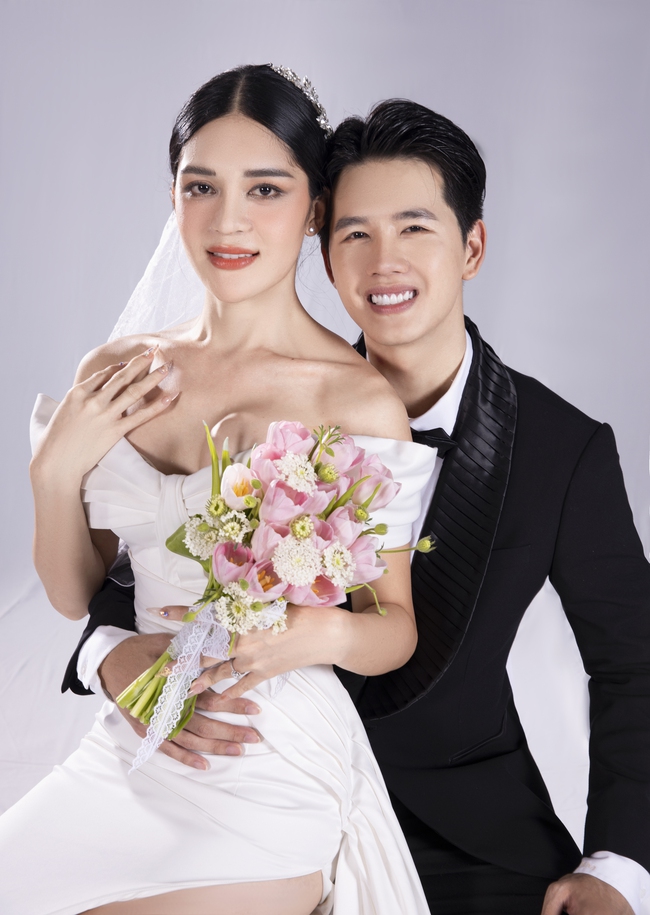 Bức ảnh ép cưới của thí sinh Hoa hậu Chuyển giới nổi khắp MXH - Ảnh 2.