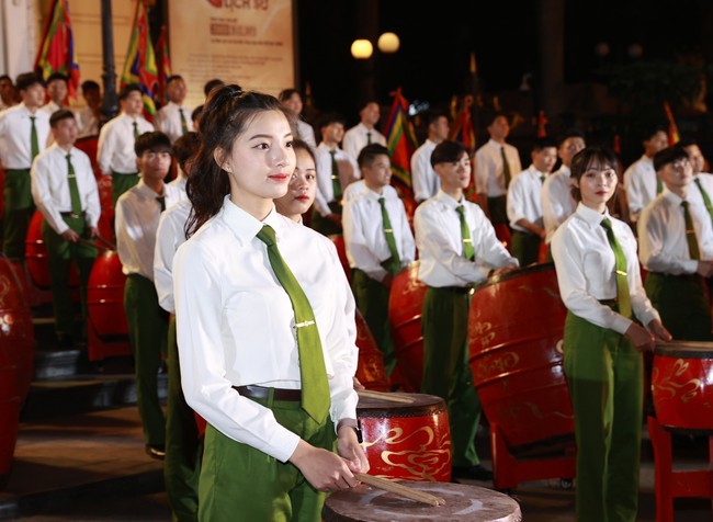 Thủ tướng Phạm Minh Chính: Nền văn hóa Việt Nam luôn là sức mạnh trường tồn của dân tộc - Ảnh 4.