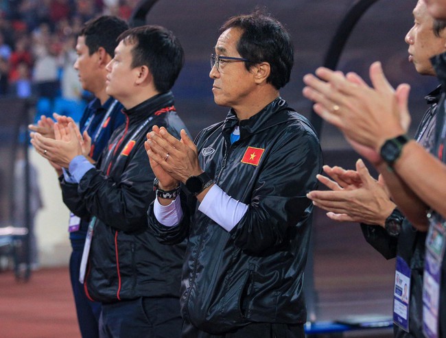 Trợ lý Lee Young-jin viết thư chia tay Việt Nam: 'Tim tôi tan vỡ khi cầu thủ bị chấn thương' - Ảnh 2.
