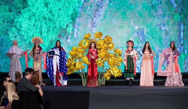 Hoàng Thanh Nga đoạt giải Á hậu 1 Mrs Universe 2022 tại Sofia - Ảnh 1.