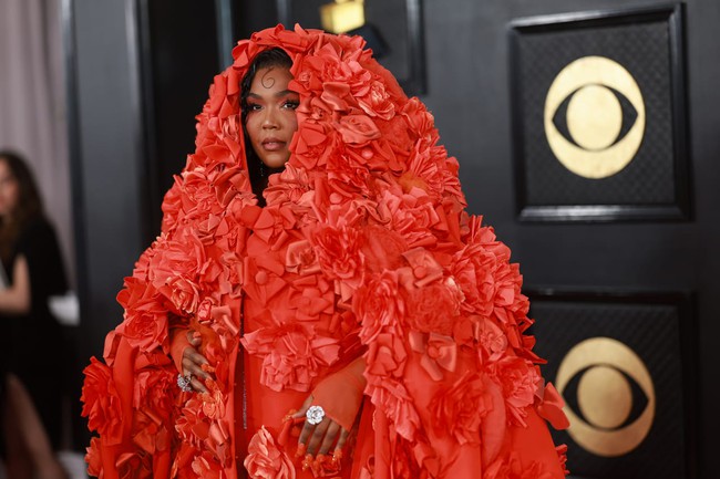 Thời trang thảm đỏ đẹp nhất tại lễ trao giải Grammy 2023 - Ảnh 11.