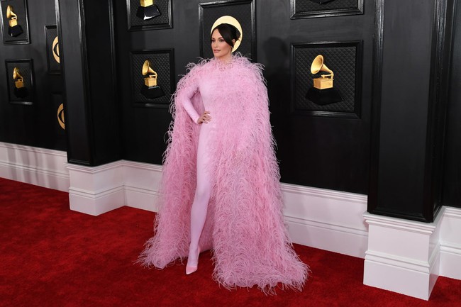 Thời trang thảm đỏ đẹp nhất tại lễ trao giải Grammy 2023 - Ảnh 9.
