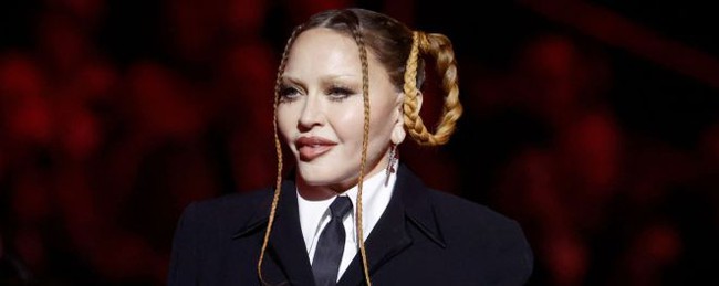 Được Kim Petras vinh danh nhưng Madonna lại bị netizen chỉ trích 'thay da đổi thịt' - Ảnh 4.