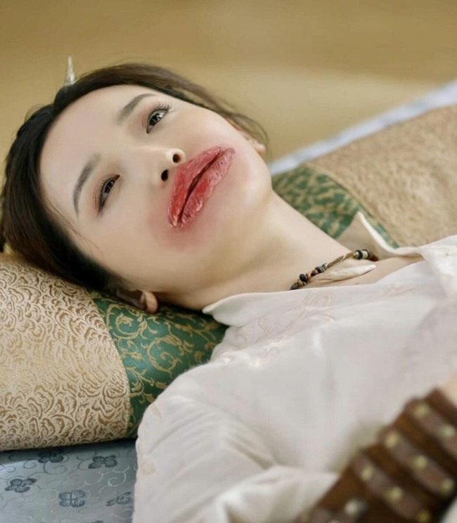 Nữ chính xấu nhất phim Trung gần đây: 5 lần 'hủy dung' khiến dân tình khóc thét, ngoài đời là Gen Z trẻ đẹp - Ảnh 3.