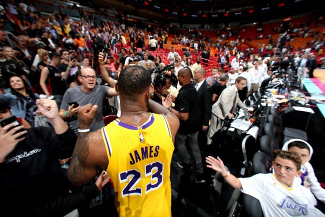 Điểm lại những trận cầu ghi nhiều điểm nhất trong sự nghiệp vĩ đại của LeBron James - Ảnh 6.