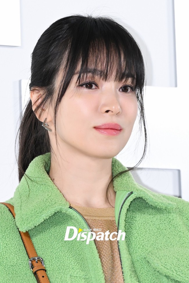Bị chê 'già nua, hết thời', Song Hye Kyo phản đòn antifan chỉ bằng vài tấm ảnh từ 'hung thần' Dispatch - Ảnh 4.