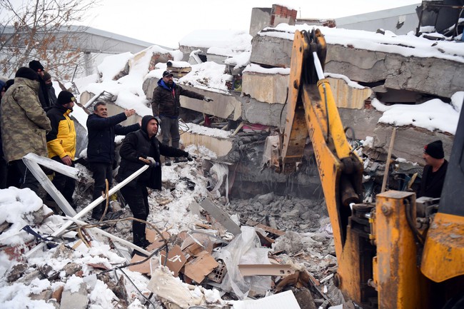 Động đất tại Thổ Nhĩ Kỳ và Syria: Số nạn nhân thiệt mạng tăng lên hơn 16.000 người - Ảnh 4.