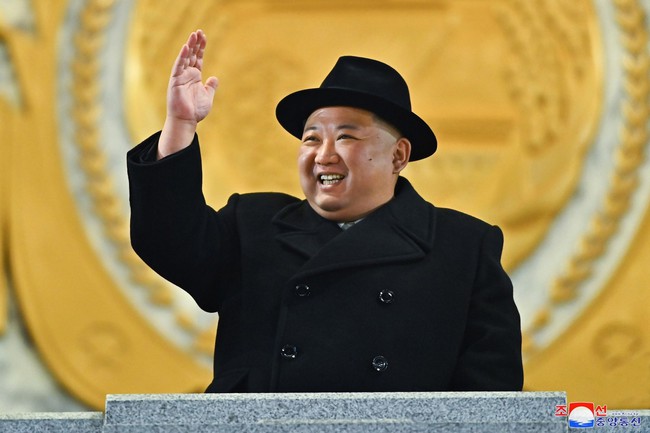 Nhà lãnh đạo Kim Jong-un dự lễ duyệt binh của quân đội Triều Tiên - Ảnh 1.