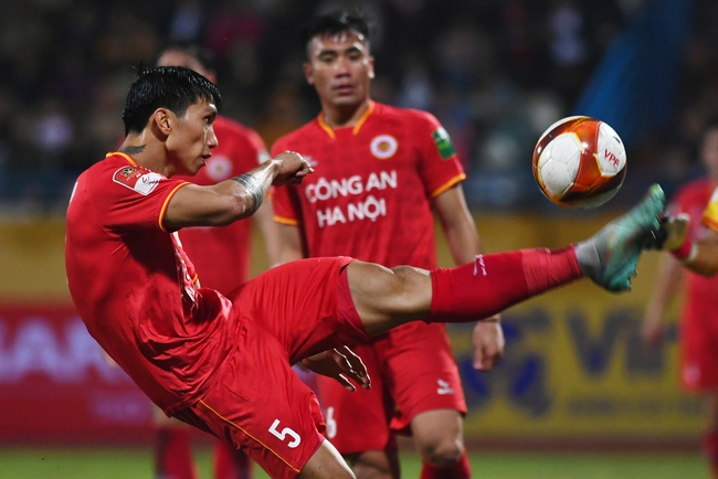 Văn Hậu chơi 'hết chân', quyết liệt nhưng vẫn nhận trái đắng trước Hà Nội FC  - Ảnh 3.