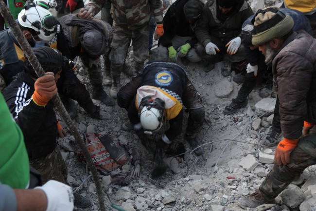 Động đất tại Thổ Nhĩ Kỳ và Syria: Số nạn nhân thiệt mạng tăng lên hơn 15.000 người - Ảnh 4.