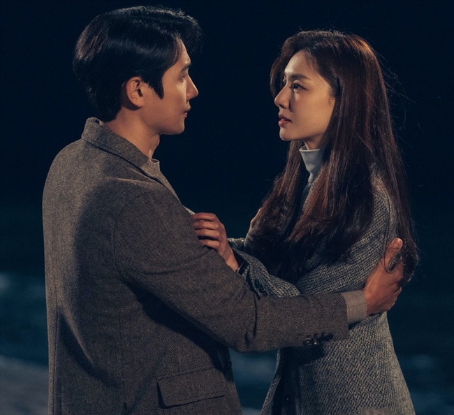 'Tiểu tam' Seo Ji Hye ghen tỵ với cuộc hôn nhân của Son Ye Jin? - Ảnh 3.