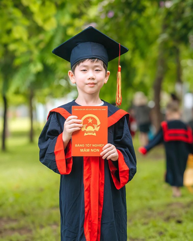 Bé Đậu nhà Nam Thương - Ba Duy khiến dân tình xuýt xoa vì tài vẽ tranh: Đã xinh trai còn tài giỏi! - Ảnh 4.