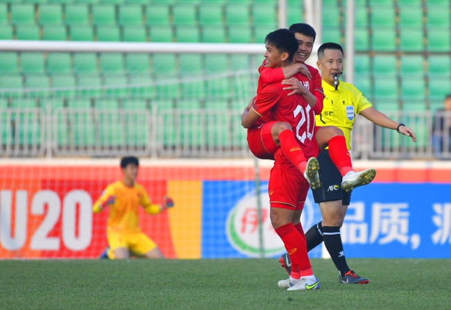 U20 Việt Nam hạ gục U20 Australia, báo Trung Quốc than thở: Năm ngoái chúng ta thua họ là đúng thôi - Ảnh 1.