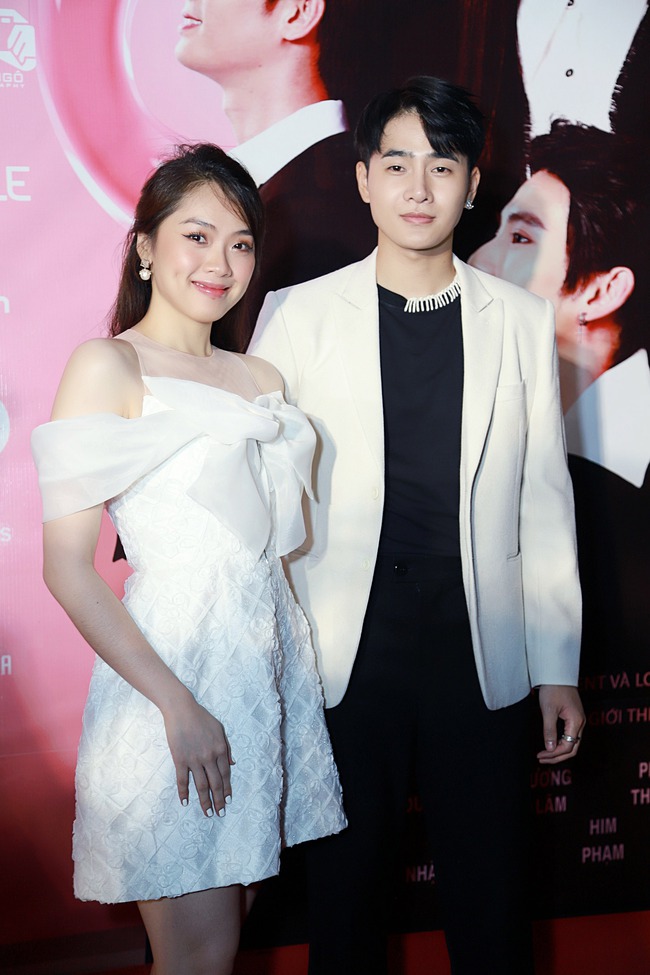 Cặp đôi Hồng Thanh - DJ Mie cực kỳ tình tứ đi xem phim giữa tin đồn chia tay - Ảnh 16.