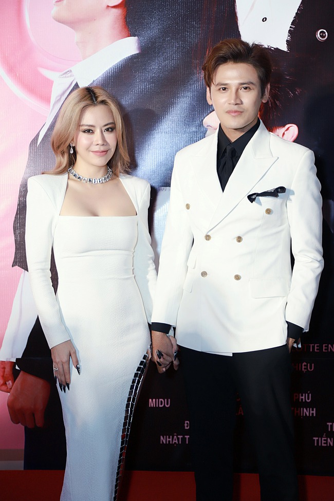 Cặp đôi Hồng Thanh - DJ Mie cực kỳ tình tứ đi xem phim giữa tin đồn chia tay - Ảnh 29.