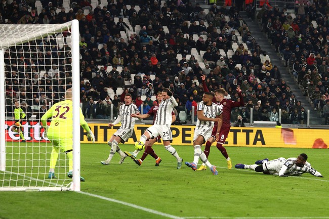 Pogba tái xuất sau 315 ngày, Juventus vẫn trải qua derby Turin nhọc nhằn - Ảnh 4.