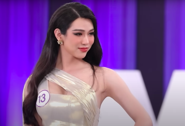 MC VTV 'gây bão' tại 'Hoa hậu Chuyển giới Việt Nam':  Ảnh ngoài đời xinh như công chúa - Ảnh 2.
