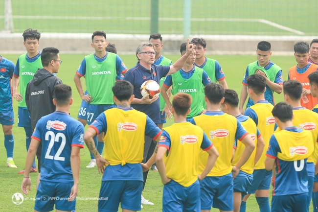 HLV Troussier sắp chia tay đội tuyển Việt Nam - Ảnh 2.