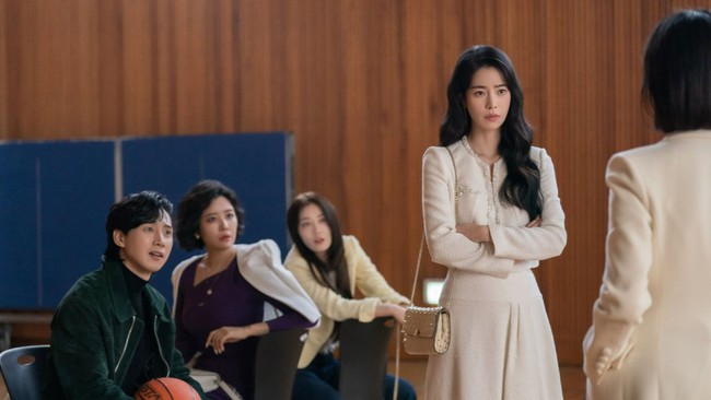 &quot;The Glory&quot; của Song Hye Kyo bóc trần sự thật về bạo lực học đường, lý giải một nguyên nhân khiến tình trạng bắt nạt chỉ ngày một tệ hơn tại Hàn Quốc - Ảnh 4.