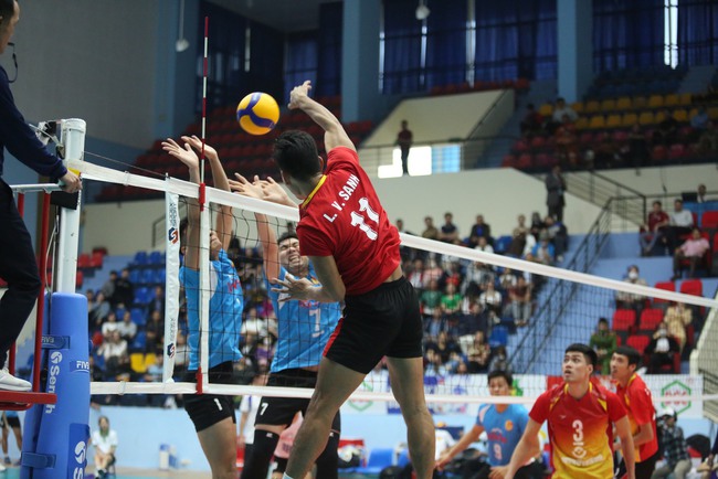 Giải bóng chuyền VĐQG 2023: Nam Ninh Bình Lienvietpostbank thắng thuyết phục trong trận ra quân - Ảnh 3.
