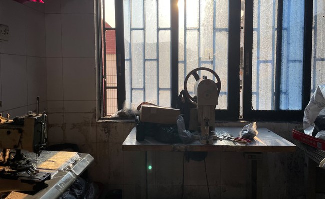 Tình cảnh trái ngược ở thủ phủ may mặc của Trung Quốc: Nhân viên ngồi 1 chỗ tuyển công ty làm việc - Ảnh 3. Tình cảnh trái ngược ở thủ phủ may mặc của Trung Quốc: Nhân viên ngồi 1 chỗ tuyển công ty làm việc - Ảnh 3.