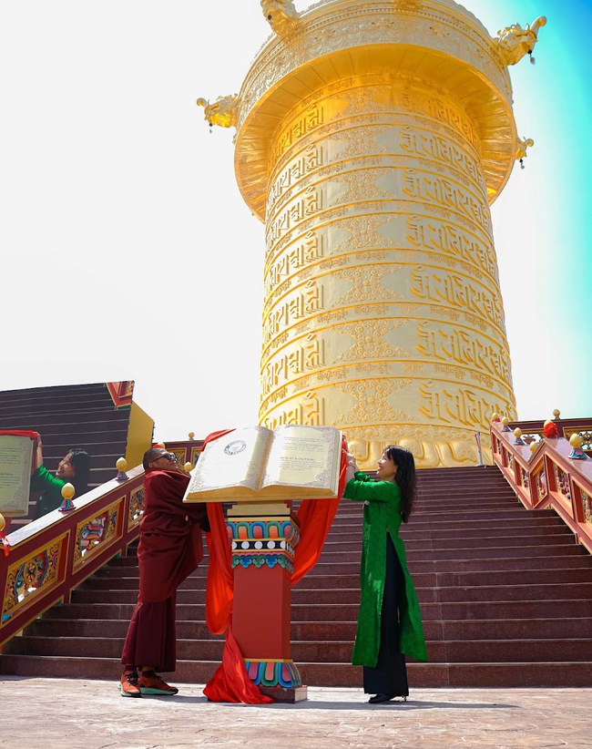 Lễ khánh thành và đón nhận Kỷ lục Guinness của Đại Bảo tháp Kinh Luân &quot;Drigung Kagyu Rinchen Khorchen Khorwe Go Gek&quot; lớn nhất thế giới tại Đà Lạt  - Ảnh 5.