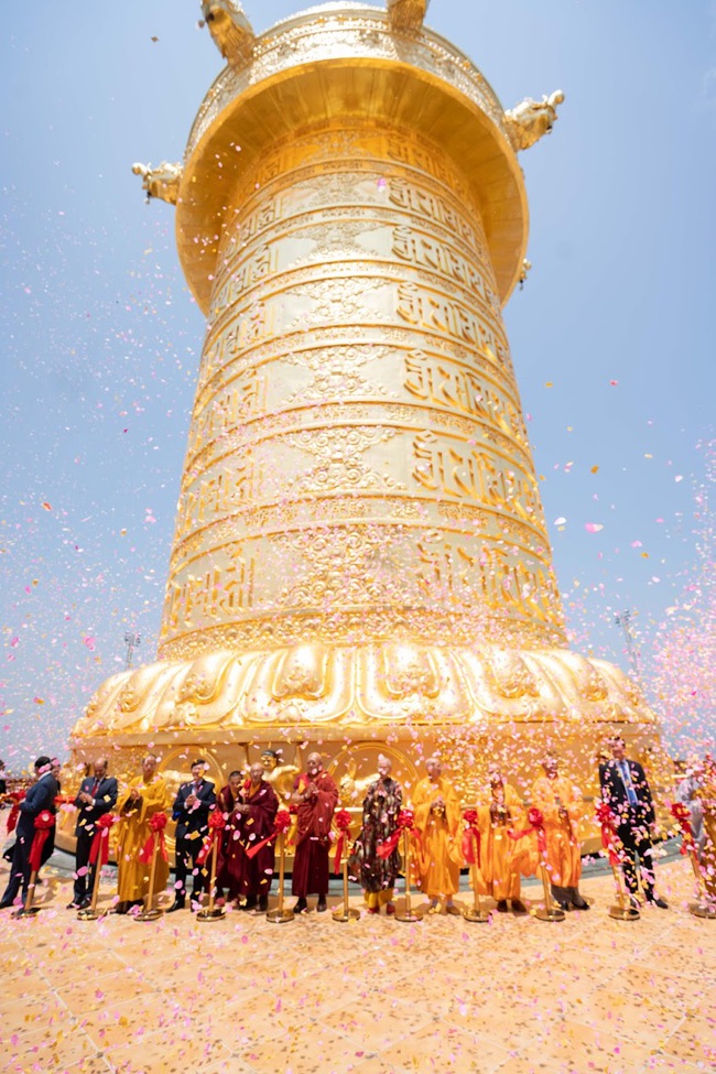 Lễ khánh thành và đón nhận Kỷ lục Guinness của Đại Bảo tháp Kinh Luân &quot;Drigung Kagyu Rinchen Khorchen Khorwe Go Gek&quot; lớn nhất thế giới tại Đà Lạt  - Ảnh 1.