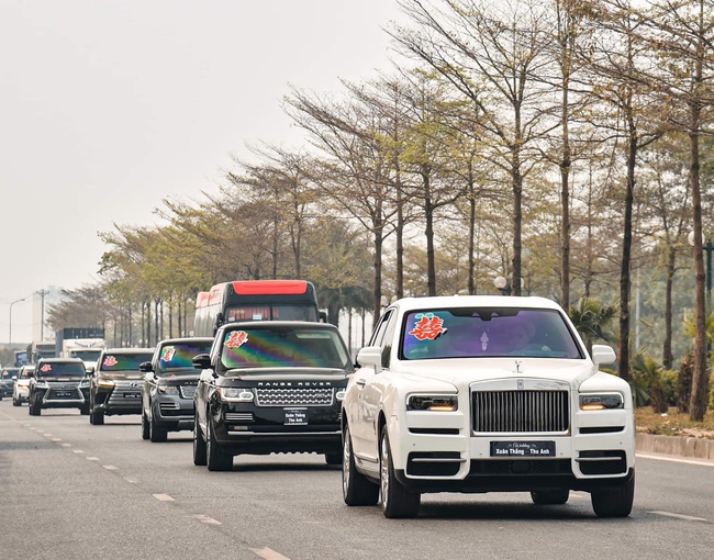 Đám cưới siêu xe ở Hà Nội quy tụ cặp Rolls-Royce, Bentley: Hé lộ gia thế khủng của &quot;đàng trai&quot;  - Ảnh 1.